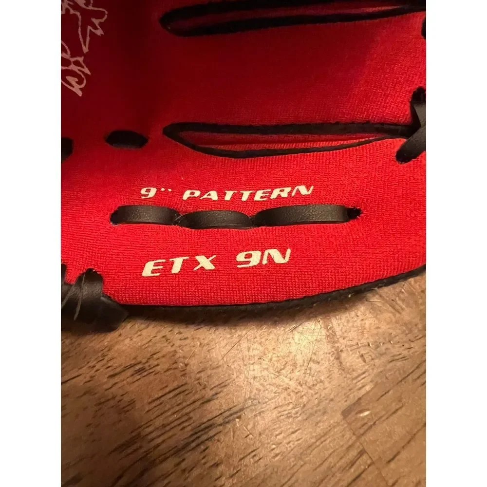 Easton‎ 9